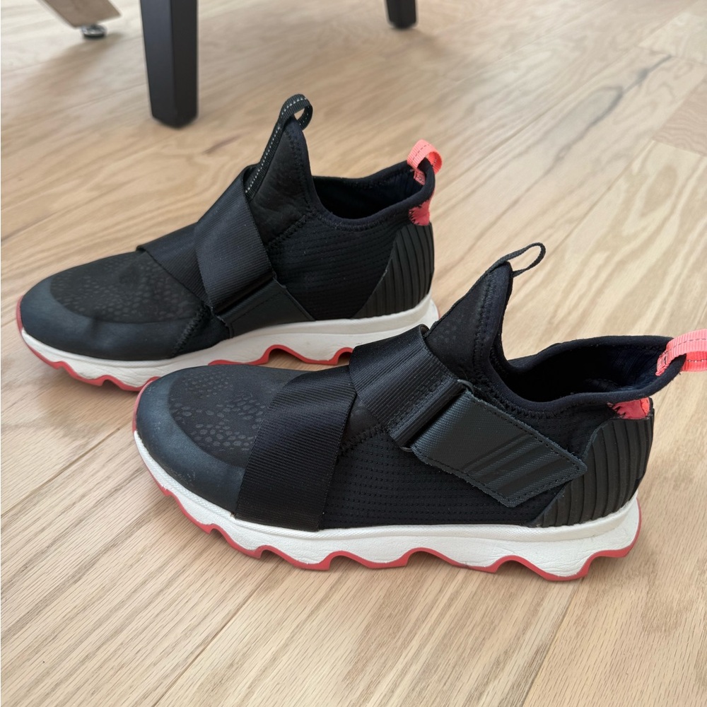 Sorel Kinetic high top water resistant sneakers-size 7-black/white/salmon